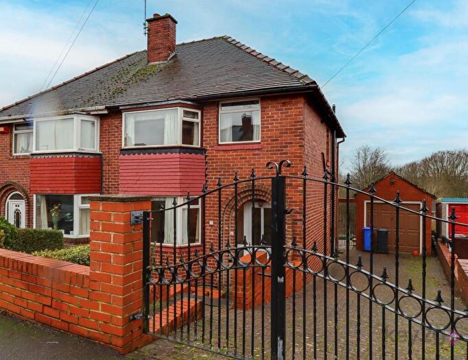 3 Bedroom Semi-Detached House For Sale In Sundown Road, Sheffield, S13