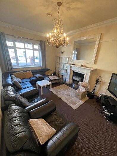 7 Bedroom Semi Detached House To Rent In Kingswood Road, Manchester, M14