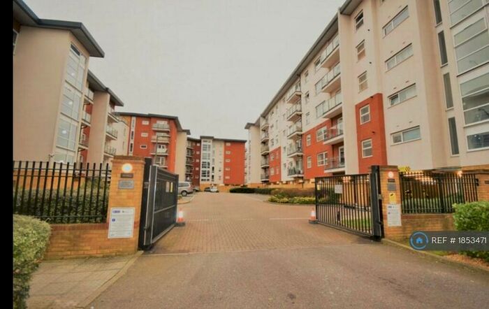 2 Bedroom Flat To Rent In Clarkson Court, Hatfield, AL10