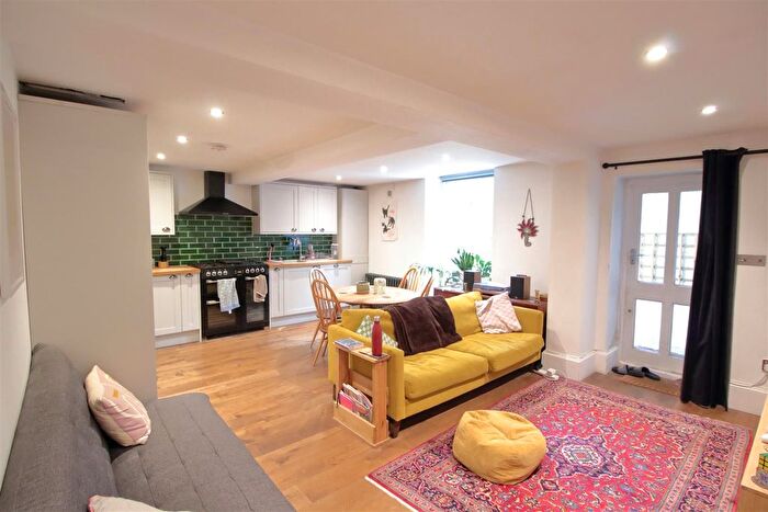 1 Bedroom Flat To Rent In Brixton Road, Brixton, SW9