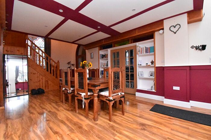 4 Bedroom Barn Conversion For Sale In New Road, Chatteris, PE16