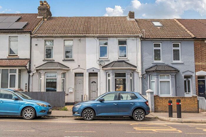3 Bedroom Terraced House For Sale In Cuxton Road, Rochester, Kent, ME2