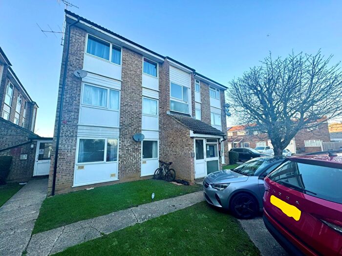 2 Bedroom Flat To Rent In Foxglove Way, Chelmsford, CM1