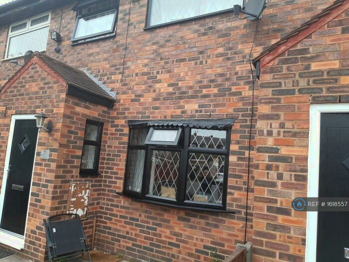 3 Bedroom Semi-Detached House To Rent In St. Andrews Avenue, Droylsden, Manchester, M43