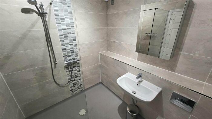 2 Bedroom Apartment To Rent In Crescent Road, Enfield, EN2