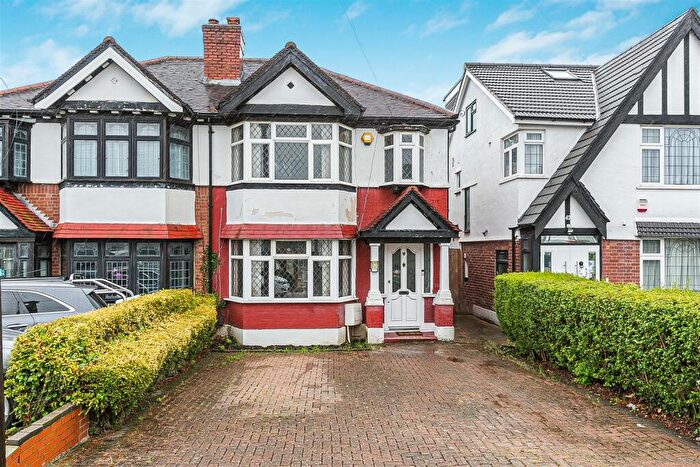3 Bedroom Semi-Detached House For Sale In Spencer Road, Wembley, HA0