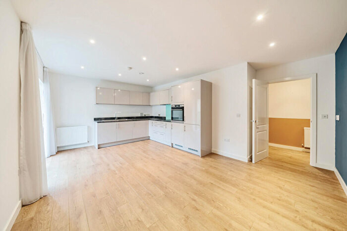 1 Bedroom Apartment For Sale In Elmington Road, Camberwell, London, SE5