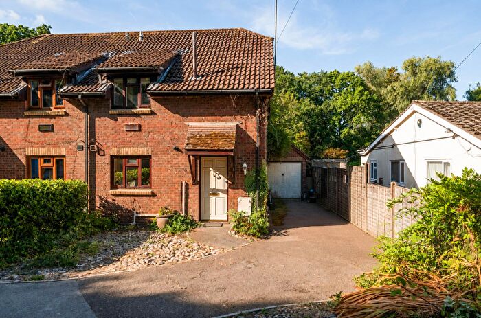 2 Bedroom Semi-Detached House For Sale In Botley Road, North Baddesley, Southampton, SO52