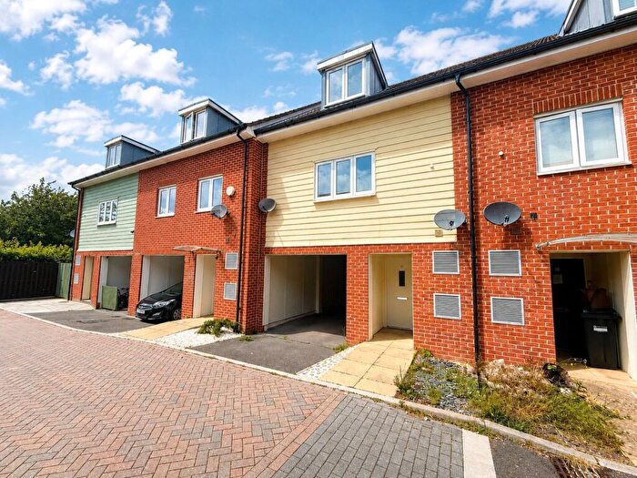 3 Bedroom Terraced House For Sale In Pavilion Gardens, Blackfield, Southampton, SO45