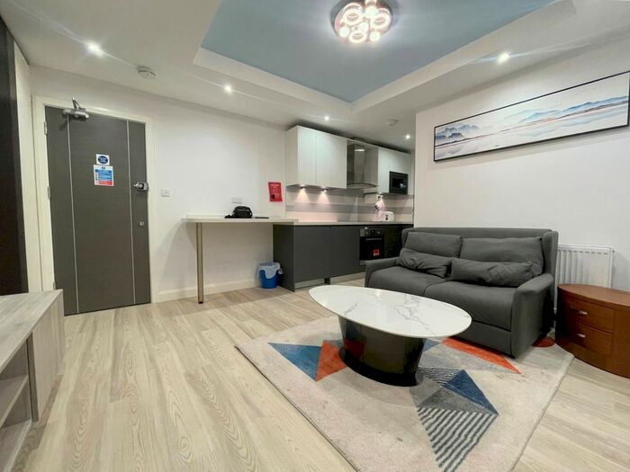 2 Bedroom Flat To Rent In Wellington Business Park, Dukes Ride, Crowthorne, RG45