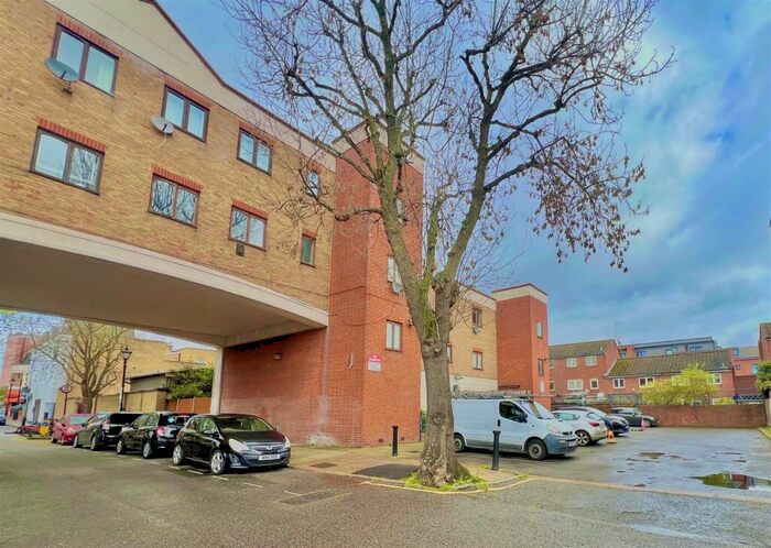 1 Bedroom Flat To Rent In Hewison Street, London, E3