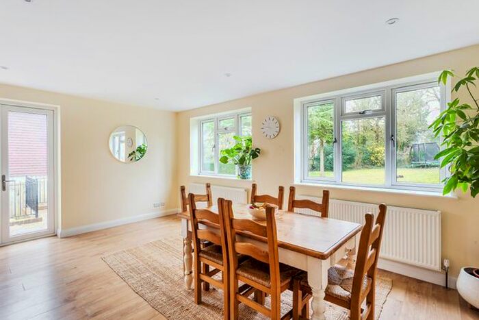 5 Bedroom Detached House To Rent In Ref: Pp - Ridgegate Close, Reigate, RH2