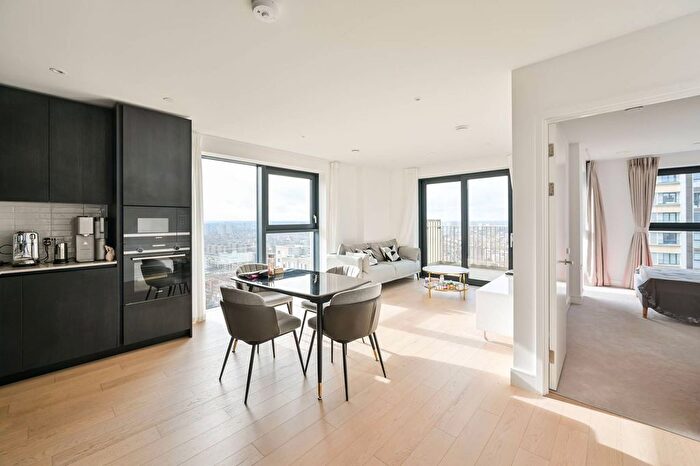 2 Bedroom Flat To Rent In Hewson Way, Elephant And Castle, London, SE17