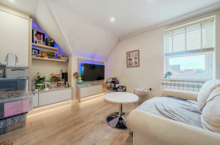 1 Bedroom Apartment To Rent In Denmark Street, Wokingham, Berkshire, RG40