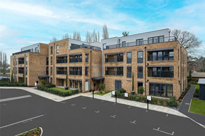 3 Bedroom Apartment For Sale In Oaklands House, Littleworth Road, Esher, KT10