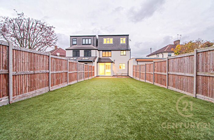 4 Bedroom Terraced House To Rent In Rhodrons Avenue, Chessington, KT9