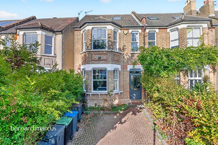 4 Bedroom Semi Detached House For Sale In Avondale Road, South Croydon, CR2
