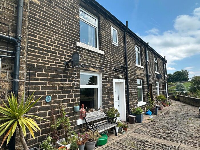 2 Bedroom Terraced House For Sale In Lane Ends, Halifax, HX2