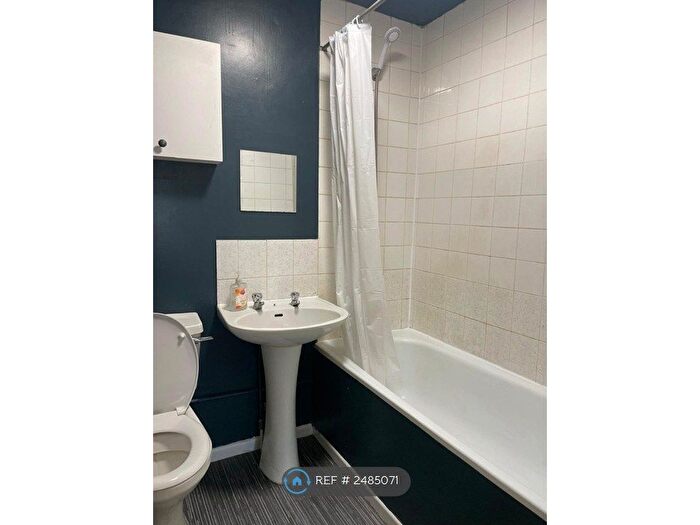 2 Bedroom Terraced House To Rent In Elmina Road, Swindon, SN1