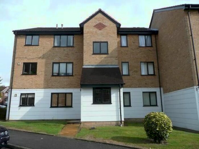 1 Bedroom Flat To Rent In Garnet House Percy Gardens, Worcester Park, KT4