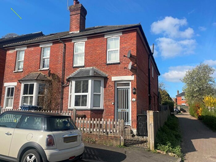 1 Bedroom Flat To Rent In Upper Queen Street, Godalming, Surrey, GU7