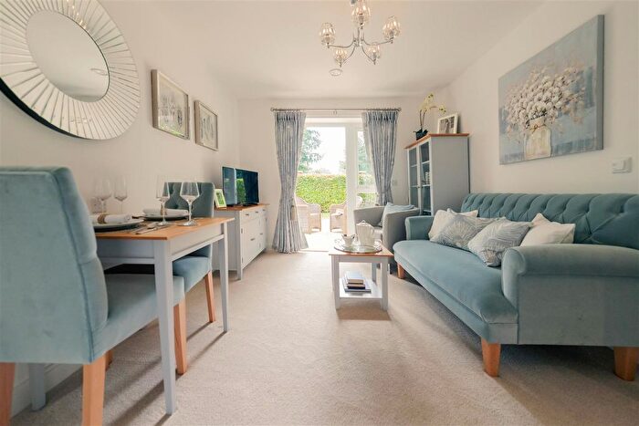 1 Bedroom Property For Sale In Reading Road, Henley-On-Thames - Oxfordshire, RG9