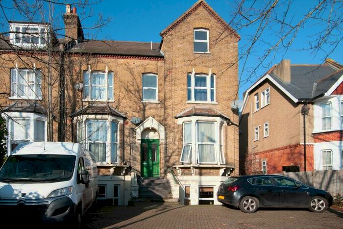 3 Bedroom Flat To Rent In Selhurst Road, SE25