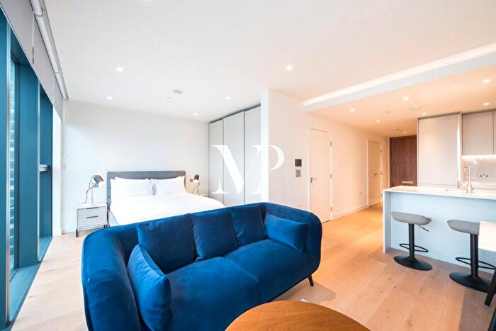 Apartment To Rent In Hampton Tower, Marsh Wall, E14