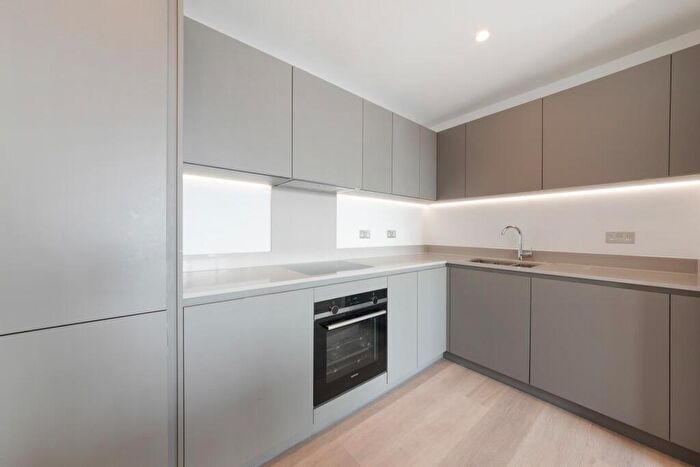 2 Bedroom Apartment To Rent In Corn House, Stratford, London, E15