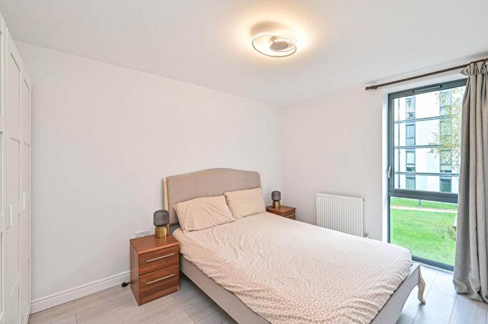 2 Bedroom Flat For Sale In Needleman Close, Colindale, London, NW9