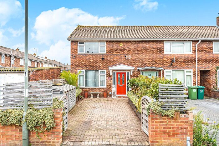 2 Bedroom Terraced House For Sale In Hengrove Crescent, Ashford, TW15