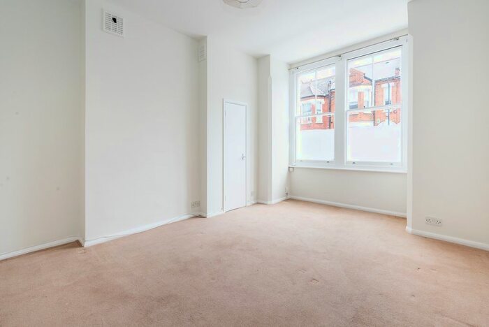 1 Bedroom Flat To Rent In Brayburne Avenue, London, SW4