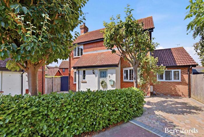 3 Bedroom Detached House For Sale In Larch Close, Steeple View, SS15