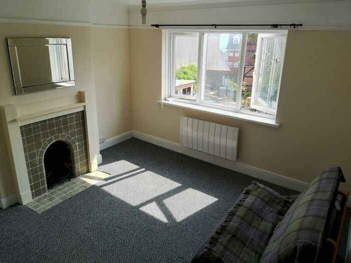 2 Bedroom Apartment To Rent In High Street, Ryde, PO33