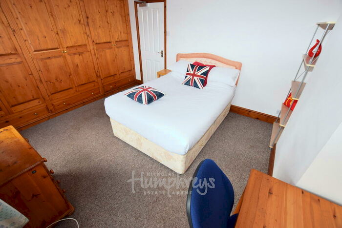 5 Bedroom Terraced House To Rent In Osborne Road, Northampton, NN2