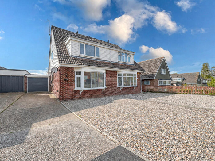 3 Bedroom Semi Detached House For Sale In The Walk, Hullbridge, SS5