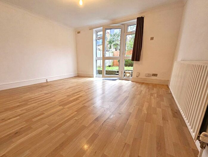 1 Bedroom Flat To Rent In Garden Flat, Windsor Road, Teddington, TW11