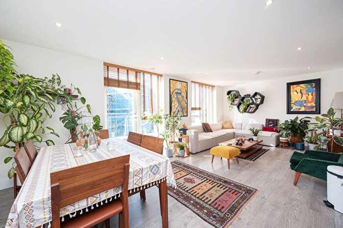 2 Bedroom Flat For Sale In Ruckholt Road, Leyton, London, E10