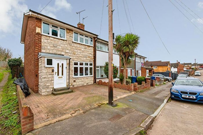 3 Bedroom End Of Terrace House For Sale In Toft Avenue, Grays, RM17