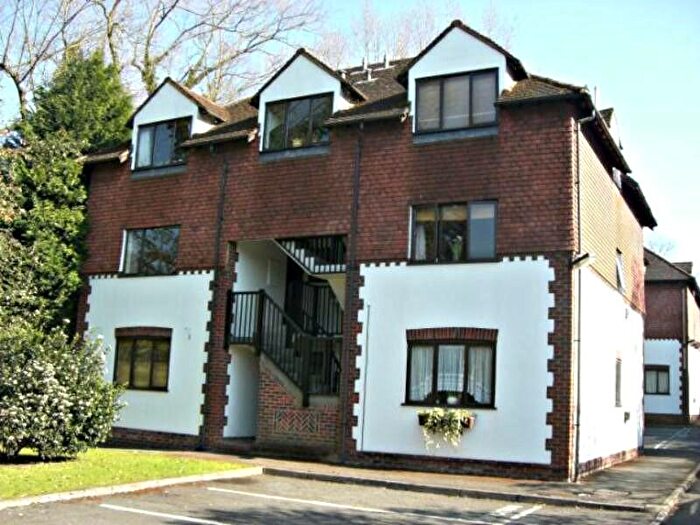 1 Bedroom Flat To Rent In Willow Court, Bassetsbury Lane, High Wycombe, HP11