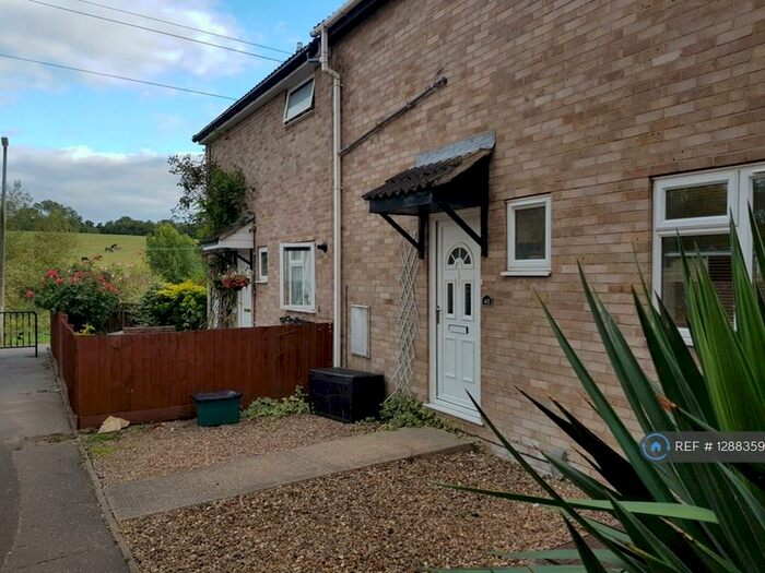 4 Bedroom Semi-Detached House To Rent In Titania Close, Colchester, CO4