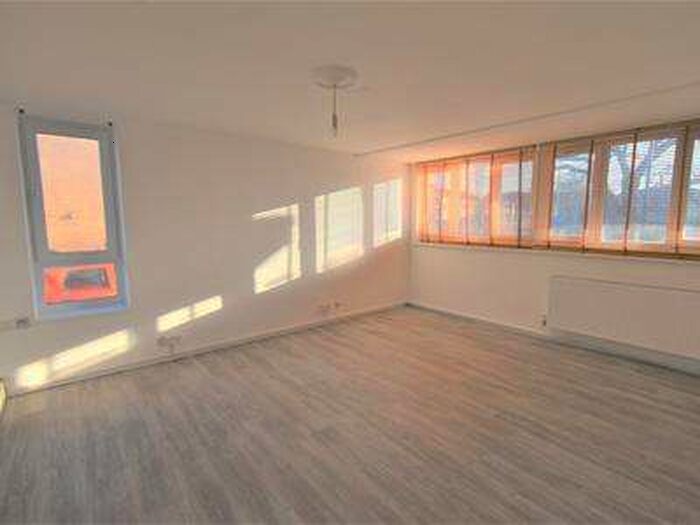 3 Bedroom House To Rent In High Street, Langley, Slough, SL3