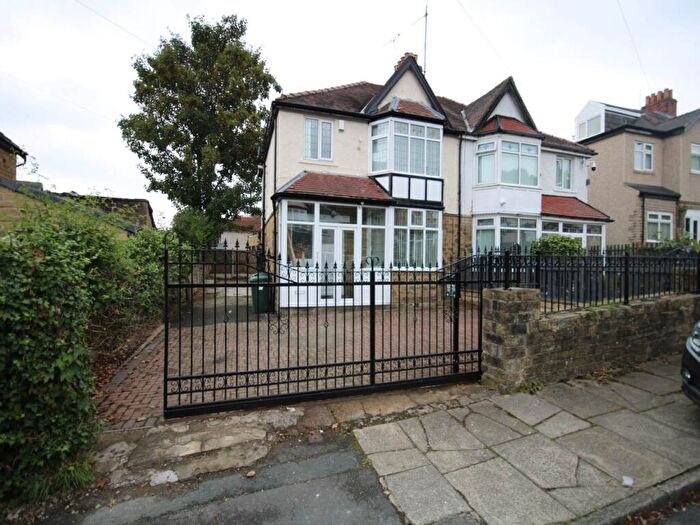 3 Bedroom House To Rent In Ashfield Drive, Frizinghall, BD9