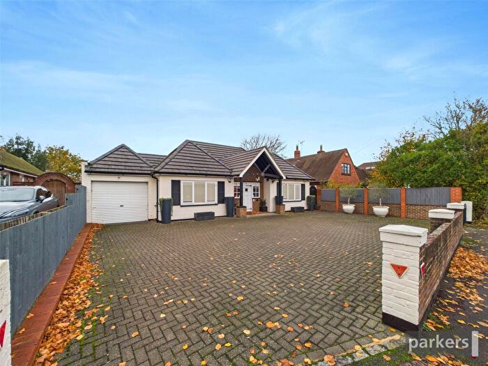 2 Bedroom Bungalow For Sale In Wargrave Road, Twyford, Berkshire, RG10