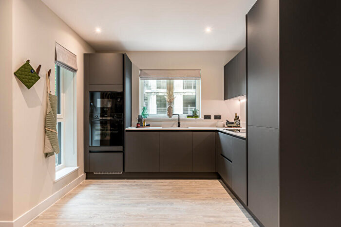 2 Bedroom Apartment For Sale In North Gate Park, London, N15