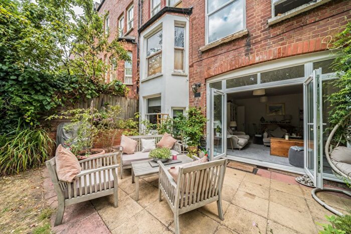 2 Bedroom Flat For Sale In Jacksons Lane, Highgate, N6