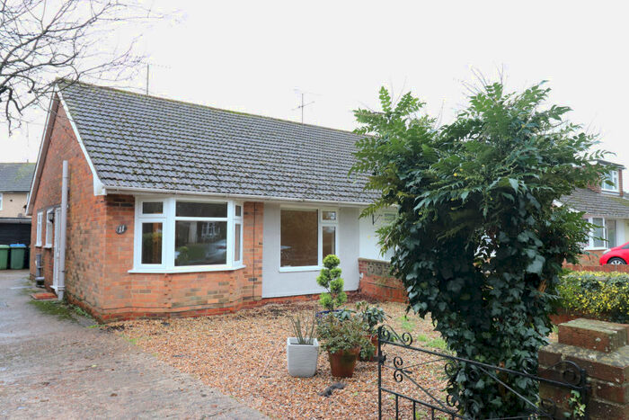 2 Bedroom Bungalow To Rent In Upper Beeding, BN44