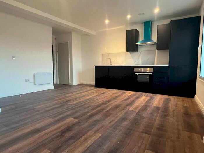 1 Bedroom Flat To Rent In Queen Square, Wolverhampton, WV1