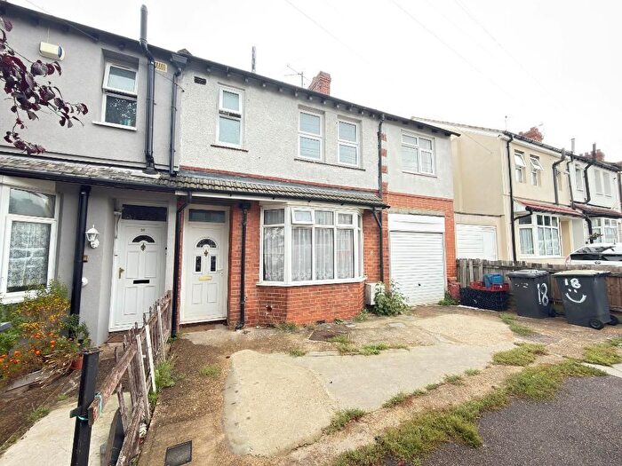 4 Bedroom End Of Terrace House For Sale In St Catherines Avenue, Saints Area, Luton, Bedfordshire, LU3