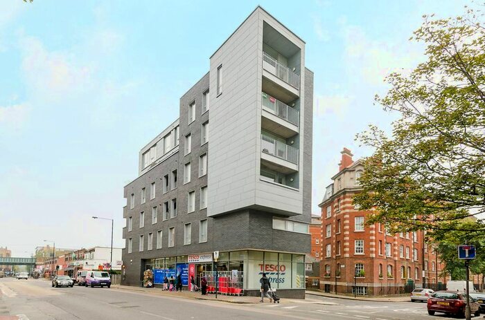 2 Bedroom Flat To Rent In Cambridge Crescent, Bethnal Green, London, E2